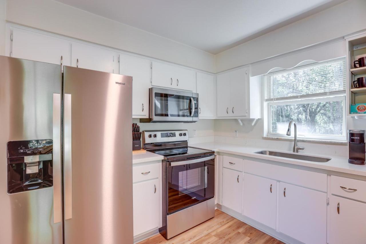 Williston Home With Yard 6 Mi To Devils Den Spring Extérieur photo